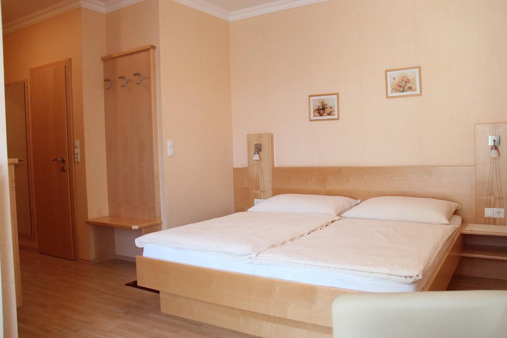 Haus Renee Bed & Breakfast Podersdorf am See Oda fotoğraf